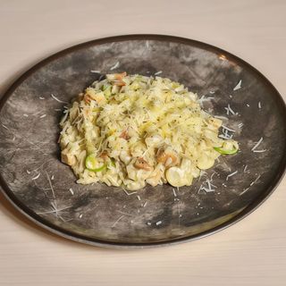 Rižoto sa piletinom u sosu od putera i parmezana 400 gr