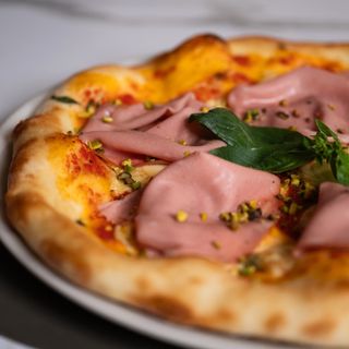 Pistachio & mortadela pizza 400 gr