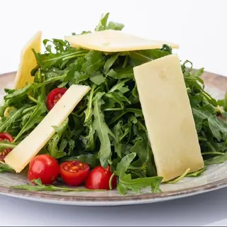 Rukola sa cherry i parmezanom 260 gr