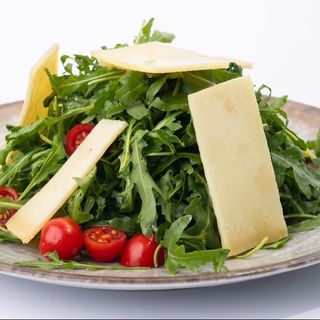 Rukola sa cherry i parmezanom 260 gr