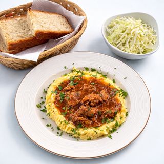 GULAŠ, DOMAĆI PIRE