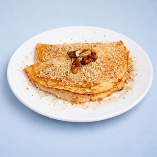 PALAČINKE SA MEDOM I ORASIMA 2KOM