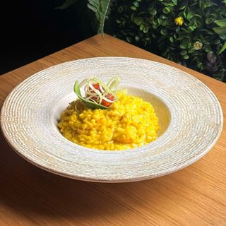 Rice with shrimps and saffron