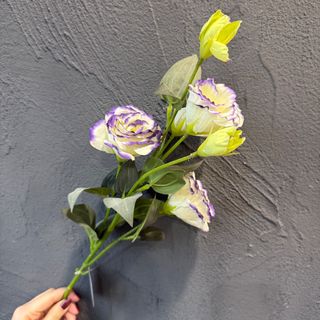 Komadno vještačkog cvijeće