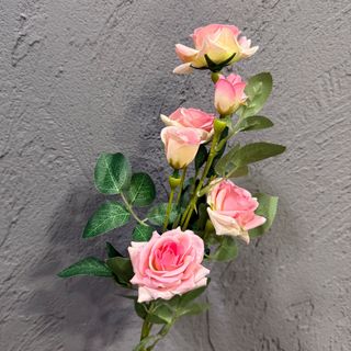 Bunt vještačkog cvijeća