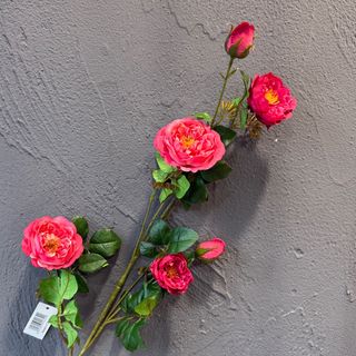 Bunt vještačkog cvijeća