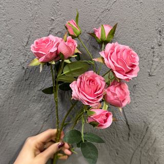 Bunt vještačkog cvijeća