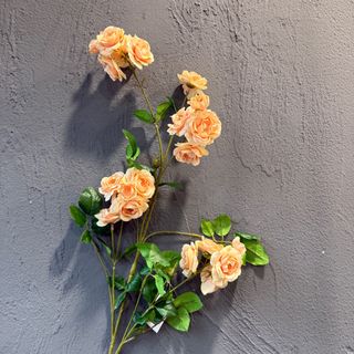 Bunt vještačkog cvijeća