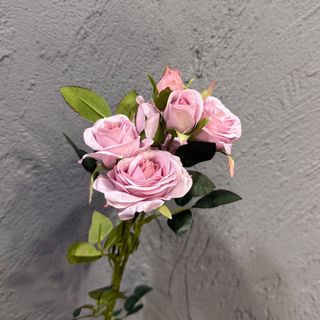 Bunt vještačkog cvijeća