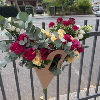 Buket tamno ljubicaste ruže mix