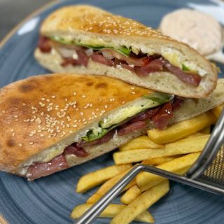 Sendvič sa kobasicom