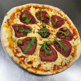 Pizza Atrium sa goveđom pršutom