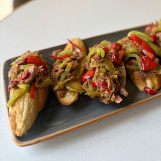 Bruschetti sa tunjevinom