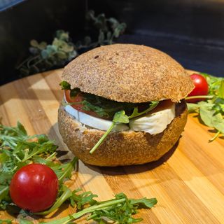 Sendvič sa mozzarellom