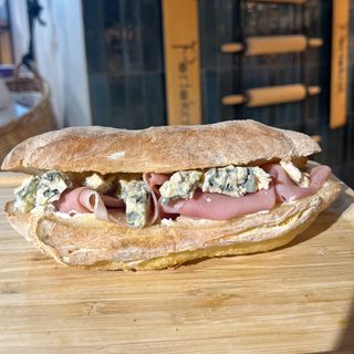 Sendvič sa gorgonzolom