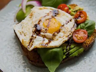 Avokado tost sa Šerijem i jajem