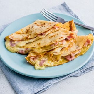 Slana palačinka sa šunkom, sirom i pavlakom