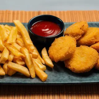 Pileći nuggets sa pomfritom