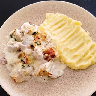 Zapečena piletina sa šampinjonima i slaninom