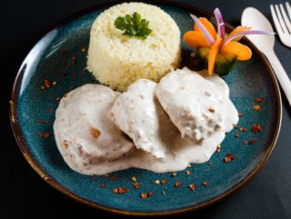 Piletina u sosu sa kikirikijem i riža