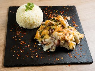 Zapečena piletina sa šampinjonima i slaninom