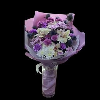 Buket sa mix hrizantemama...eringe...orhideje karanfili dodaci...deko papir