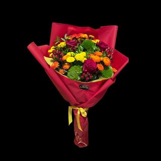 Buket..kraljevske ruze...hrizanteme...hiperikum...green trick...pistac u deko pakovanju