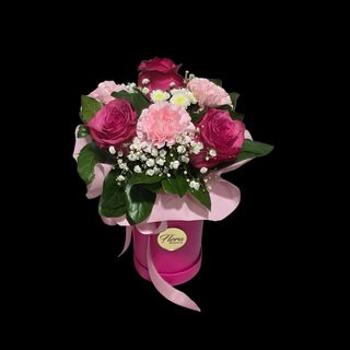 Box sa pink ruzama...karanfilima...ruskusom...gipsofil