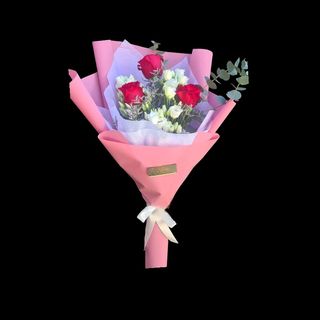 Buket ruze lizijantus limonijum i eukaliptus u rozo pakovanje