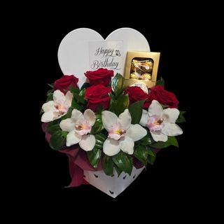 Poklon srce ..kraljevske ruze ...orhideje..ferrero rocher