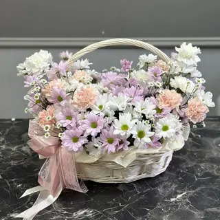 B_009 Flowers in the basket