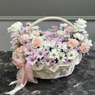 B_009 Flowers in the basket