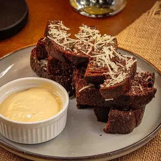 Чесночные гренки с сырным соусом 200г