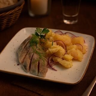 Селедочка с картофельным салатом 240г