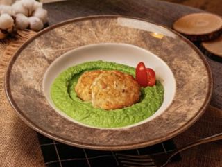 Fish cutlets with green pea puree 380g