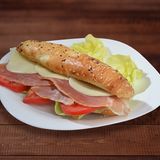 Sendvič sa pršutom i sirom