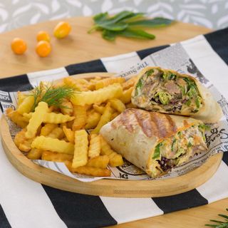 Tortilla Beef with fries / Tortilja sa govedjom salatom i pomfrit