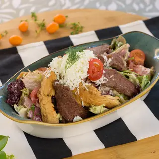Goveđa i pileća salata / Beef and chicken salad