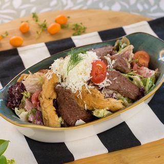 Goveđa i pileća salata / Beef and chicken salad