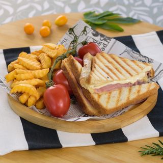 Toast šunka sir / Ham and cheese toast