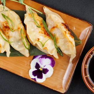 Gyoza sa svinjetinom i gamborima