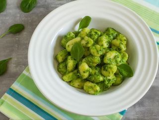 Njoke sa piletinom i spanaćem 400 gr