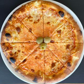 Family Margherita 1400gr + dva soka po izboru