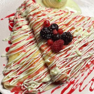 Slatka palacinka bijela cokolada, dzem od malina