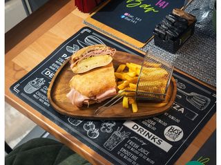 Sendvic sa kulenom i pomfrit 400gr