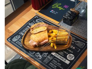 Sendvic sa sunkom i pomfrit 400gr