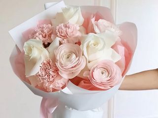 Runukulus i bijele ruze