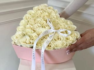 Nude pink box with white roses, heart shape