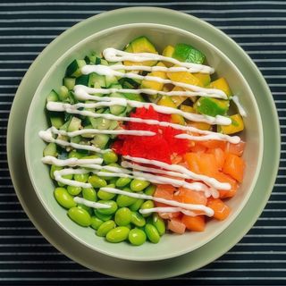 Poke salmon mayo tobico