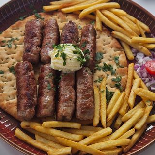 Ćevapi na kajmaku
